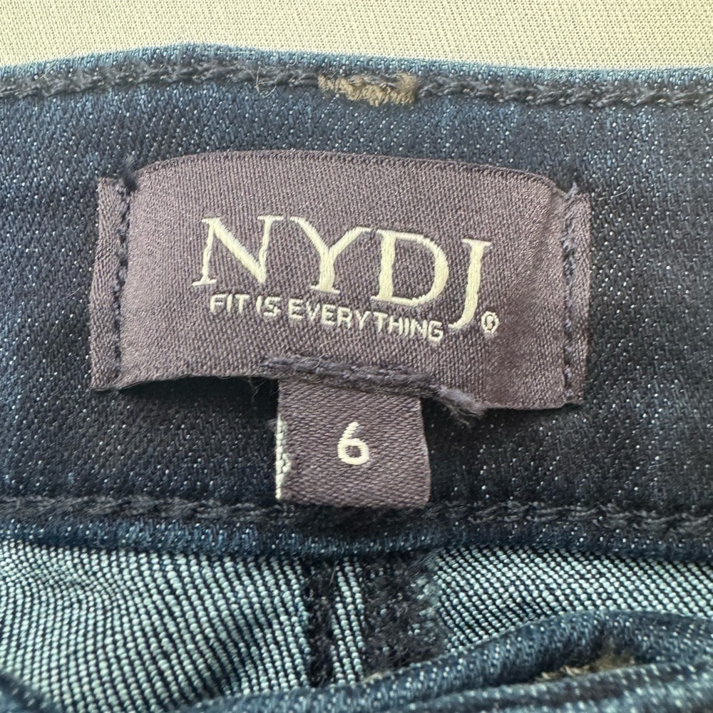 Marilyn Straight Jeans Burbank Wash NWT Size 6 - Picture 2 of 7